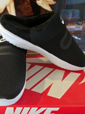 Nike Burrow NA Slippers Black White Oreo Comfy DJ3131-001 Women Size 7 NEW